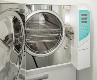 medical-autoclave-for-sterilising-2023-11-27-05-34-50-utc-1-640x528.jpg